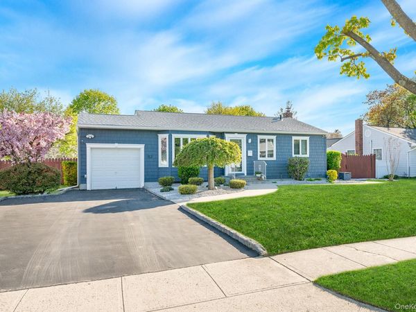 18 Byron Road , Commack, NY 11725
