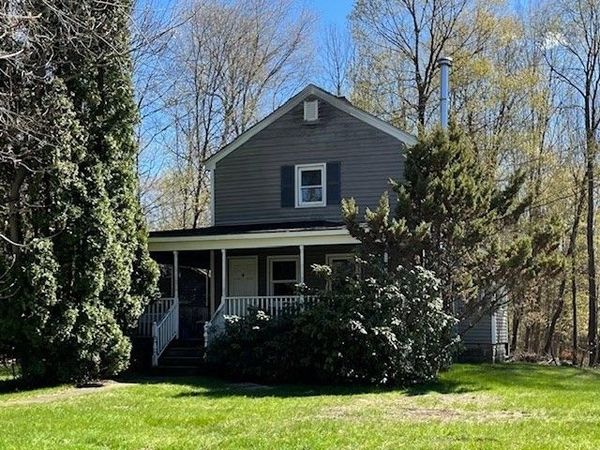 41 Main St, Hubbardston, MA 01452