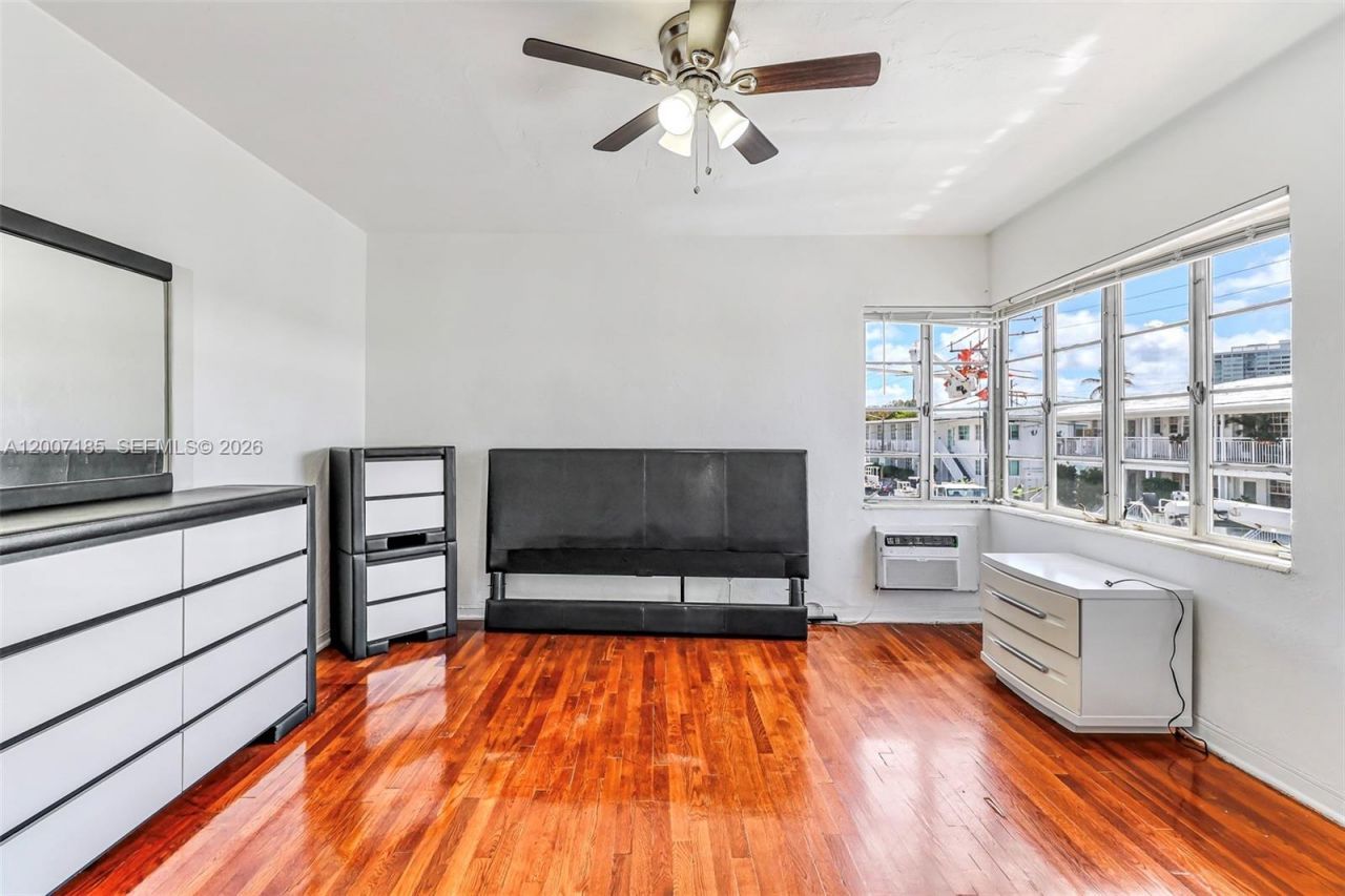 7407 Byron Ave, Unit 3, Miami Beach, FL 33141 Photo