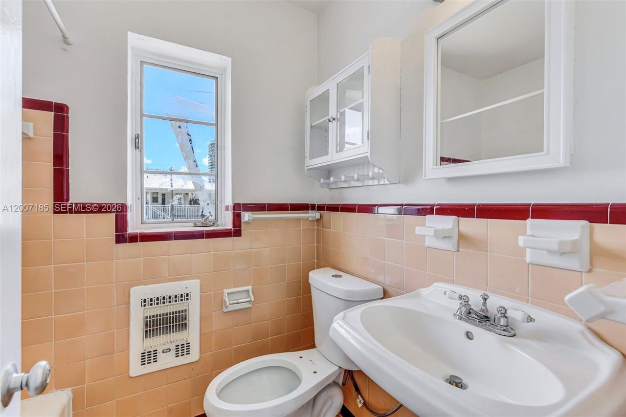 7407 Byron Ave, Unit 3, Miami Beach, FL 33141 Photo