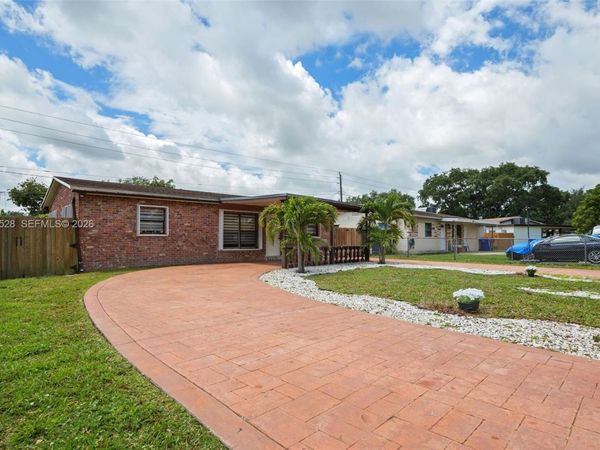 6870 Thomas St , Hollywood, FL 33024