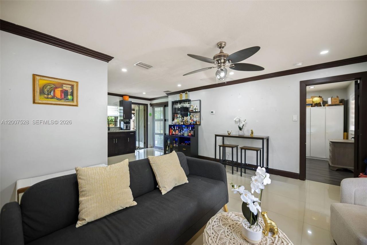 6870 Thomas St , Hollywood, FL 33024 Photo