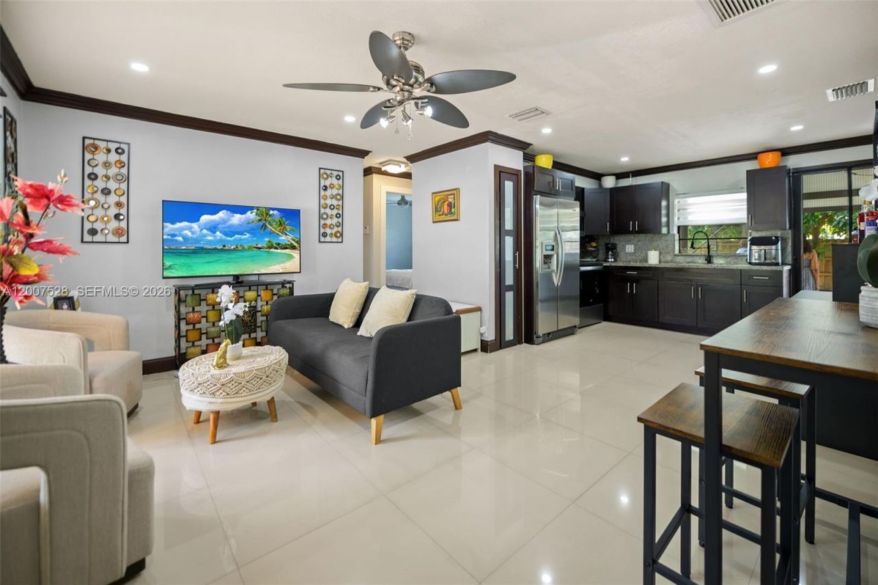 6870 Thomas St , Hollywood, FL 33024 Photo