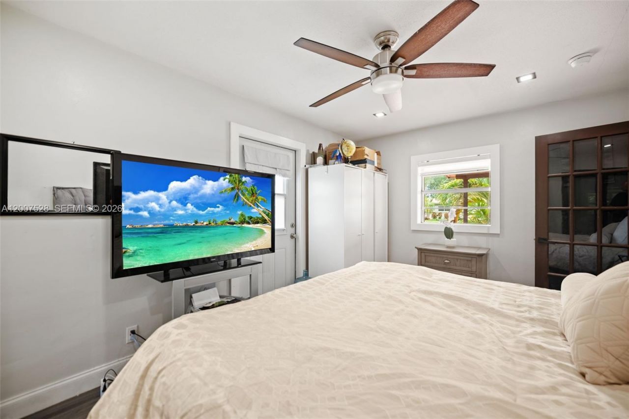 6870 Thomas St , Hollywood, FL 33024 Photo