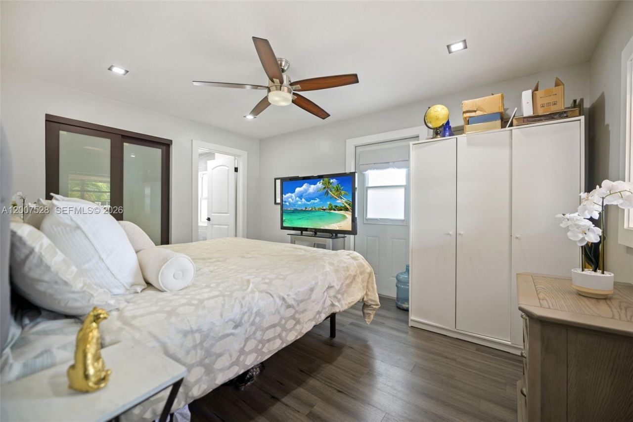 6870 Thomas St , Hollywood, FL 33024 Photo