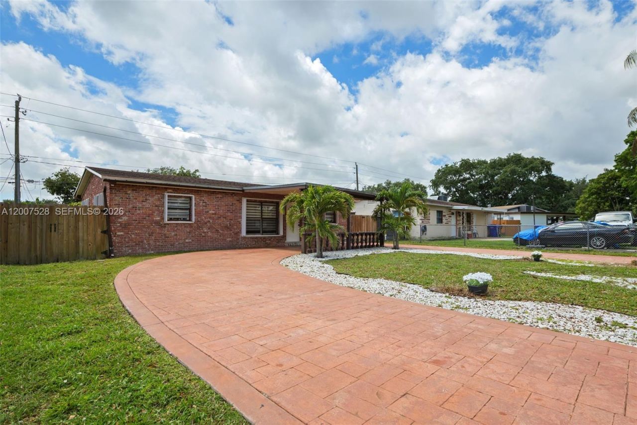 6870 Thomas St , Hollywood, FL 33024 Photo