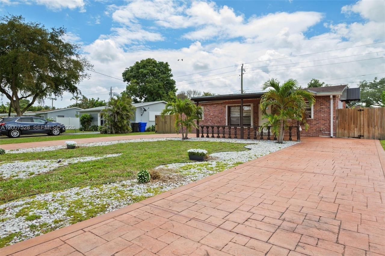 6870 Thomas St , Hollywood, FL 33024 Photo