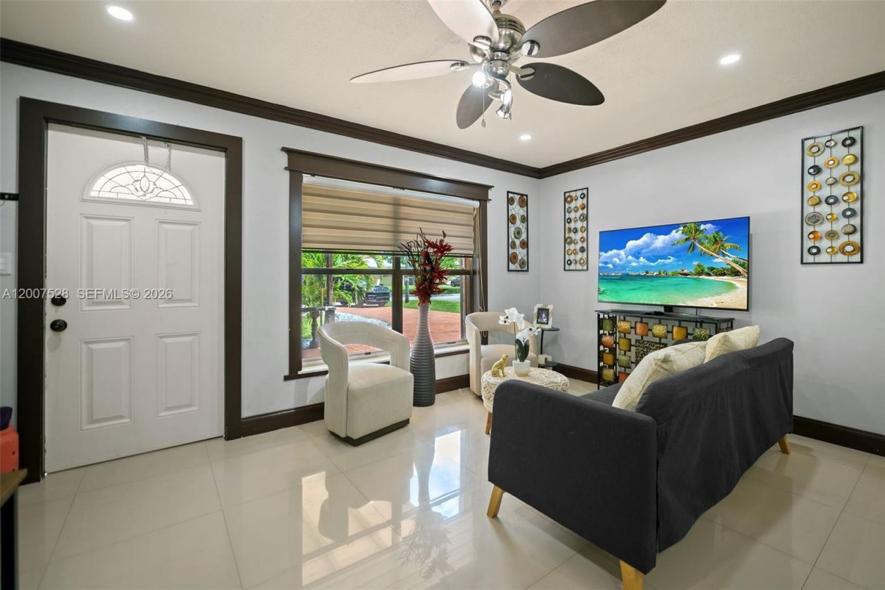 6870 Thomas St , Hollywood, FL 33024 Photo