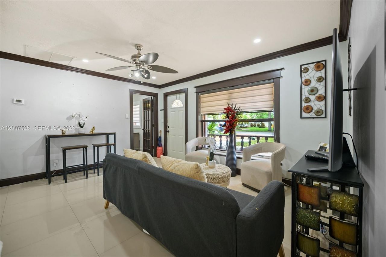 6870 Thomas St , Hollywood, FL 33024 Photo