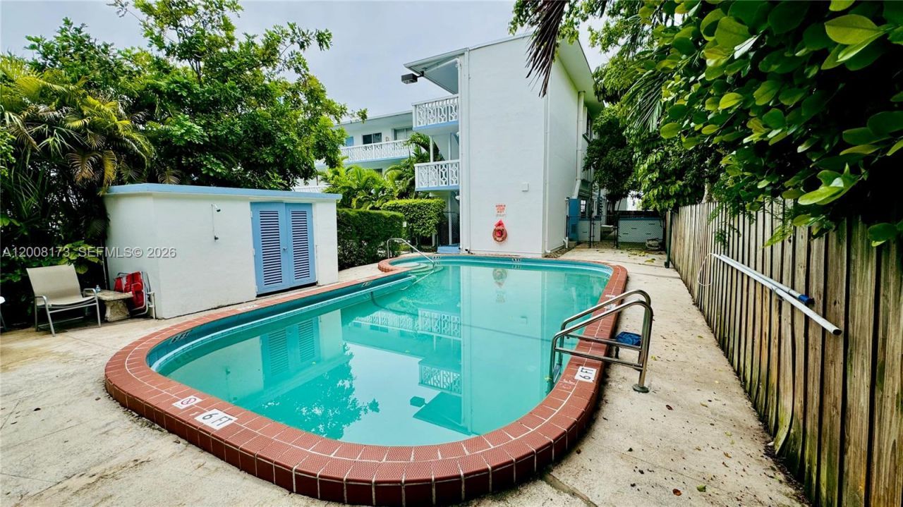1120 102nd St , Unit 7, Bay Harbor Islands, FL 33154 Photo