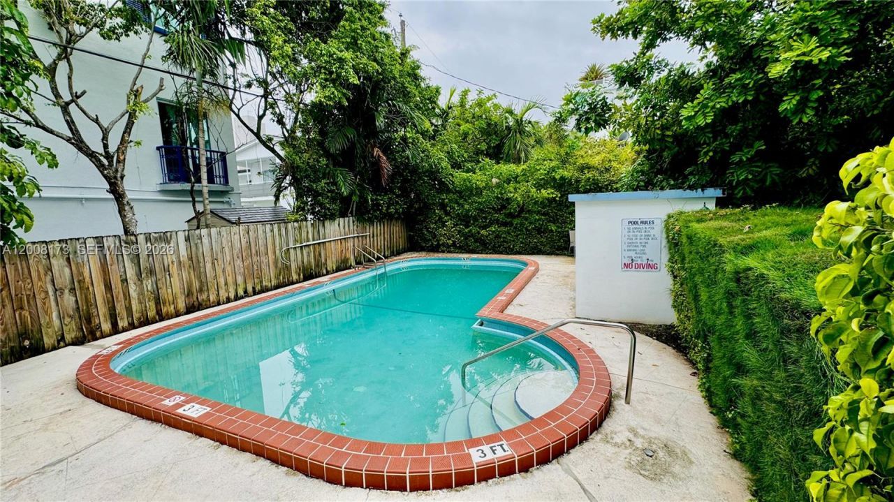 1120 102nd St , Unit 7, Bay Harbor Islands, FL 33154 Photo