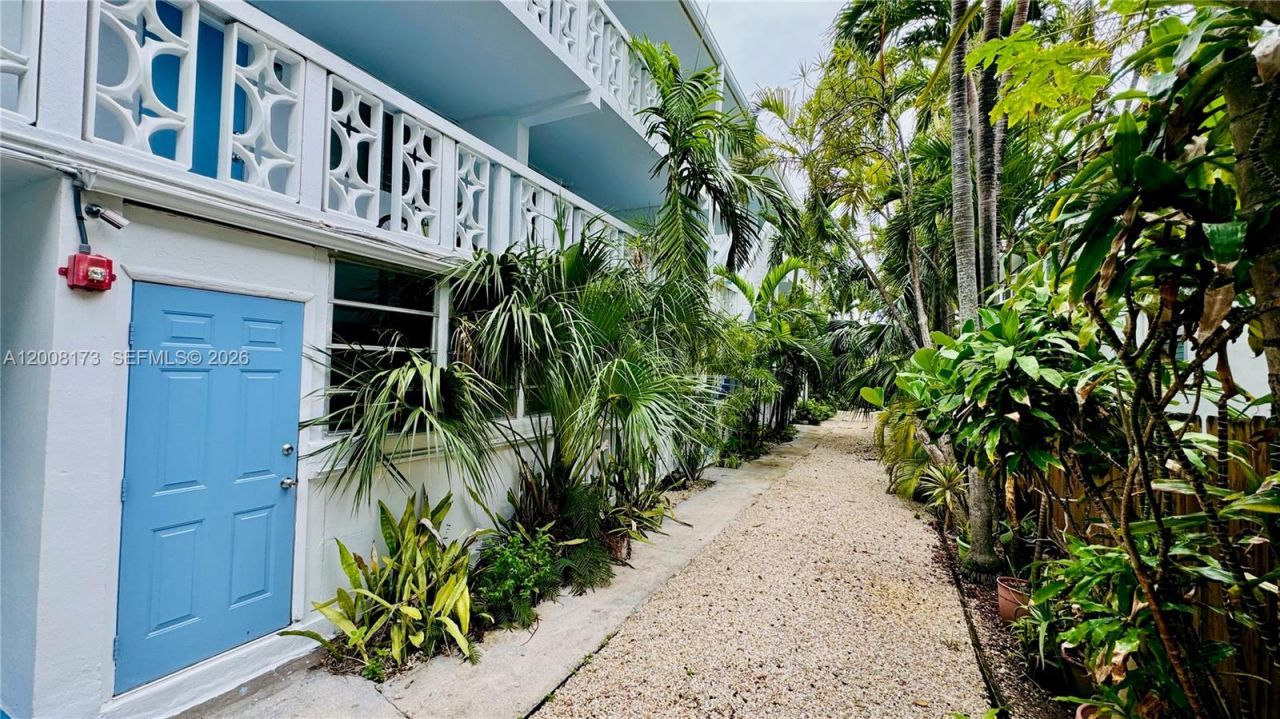 1120 102nd St , Unit 7, Bay Harbor Islands, FL 33154 Photo