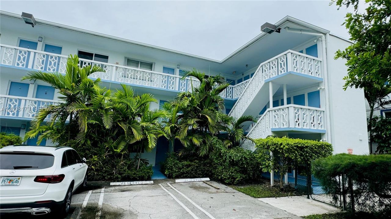 1120 102nd St , Unit 7, Bay Harbor Islands, FL 33154 Photo