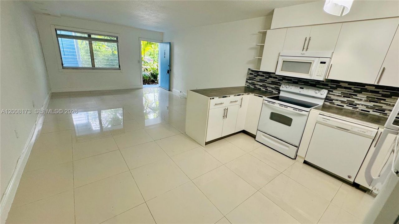 1120 102nd St , Unit 7, Bay Harbor Islands, FL 33154 Photo