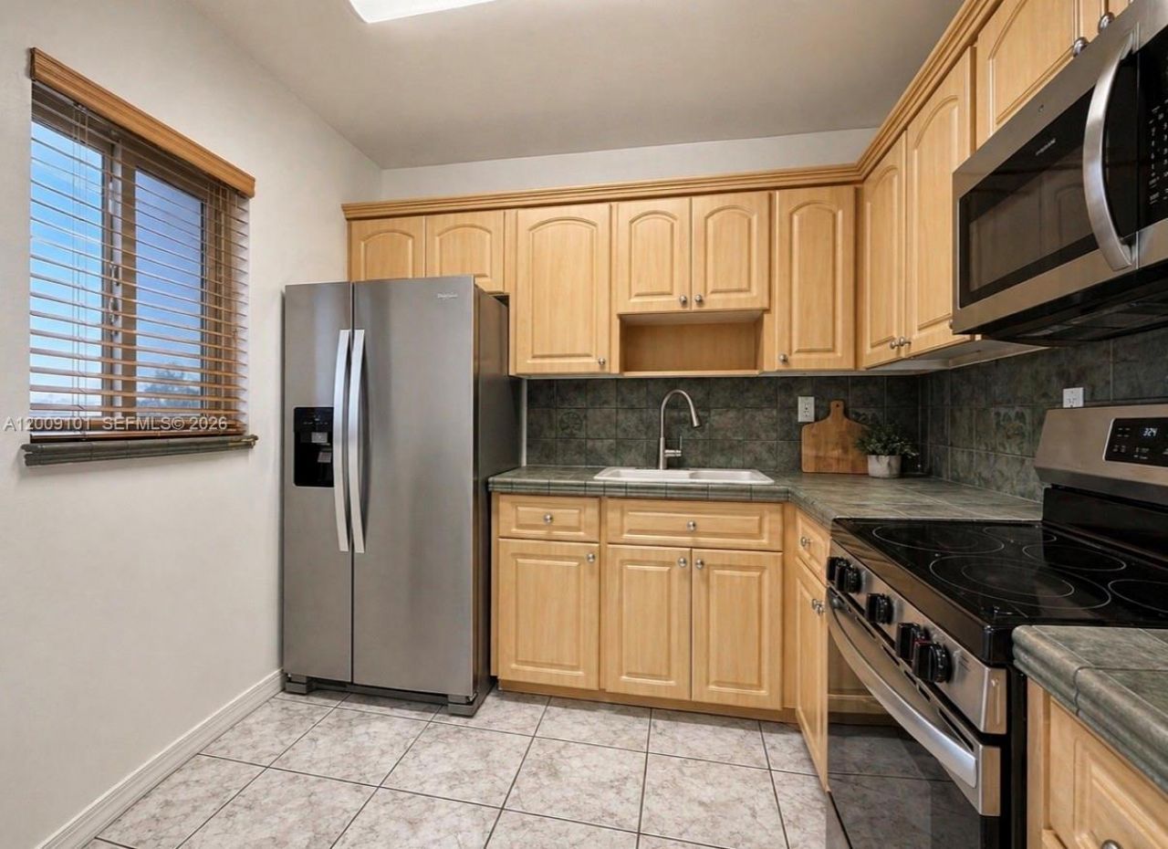 160 Royal Palm Rd, Unit 214, Hialeah Gardens, FL 33016 Photo