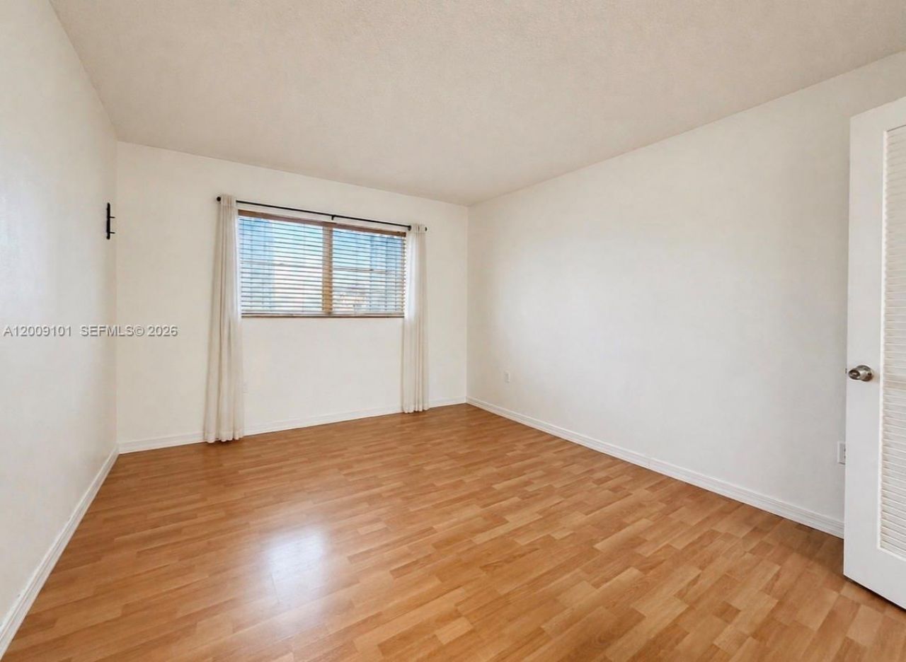 160 Royal Palm Rd, Unit 214, Hialeah Gardens, FL 33016 Photo