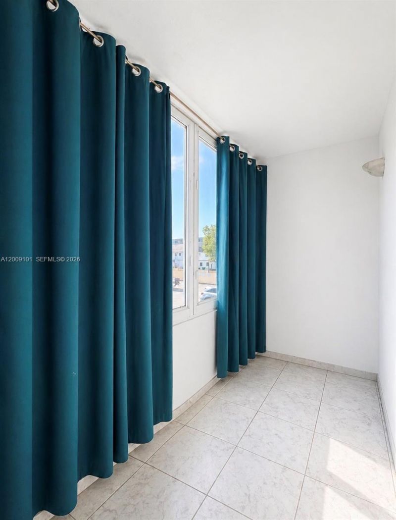 160 Royal Palm Rd, Unit 214, Hialeah Gardens, FL 33016 Photo