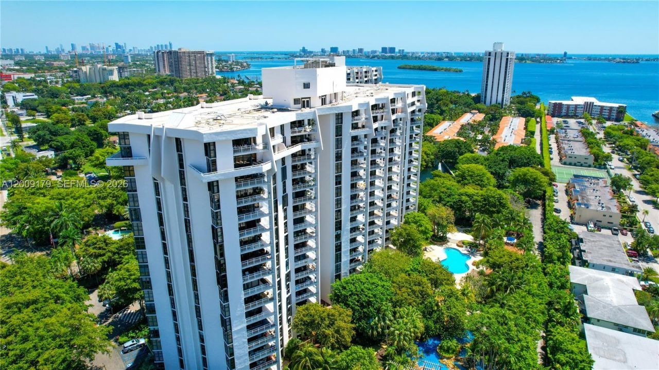 1000 Quayside Ter , Unit 408, Miami, FL 33138 Photo