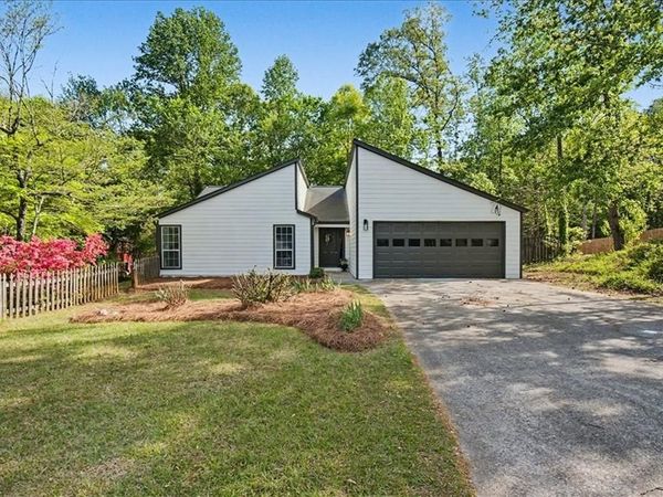 5985 Bayside Drive NW, Acworth, GA 30101