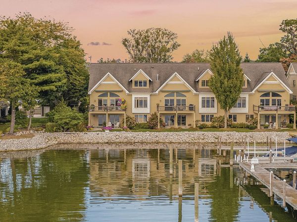 17533 N Fruitport Road, Unit 6, Spring Lake, MI 49456