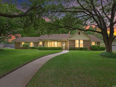 512 Dal Paso Drive , Robinson, TX 76706