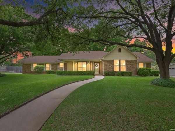 512 Dal Paso Drive , Robinson, TX 76706