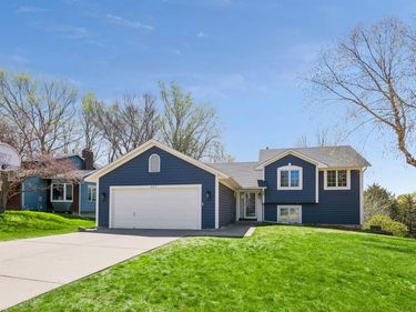 667 Liberty Heights Drive, Chaska, MN 55318