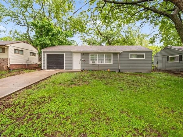 10711 Ewing Drive, Kansas City, MO 64134