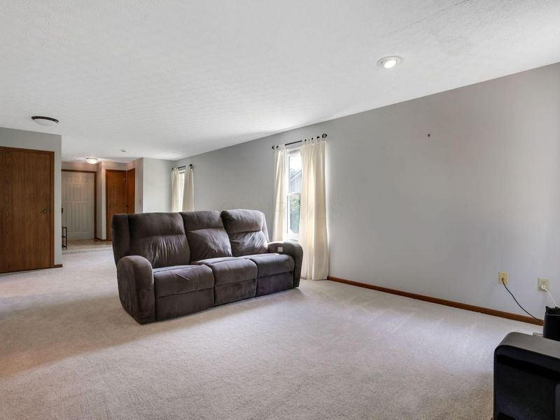 5392 Woodville Court, Columbus, OH 43230 Photo 7