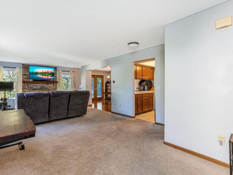 5392 Woodville Court, Columbus, OH 43230 Photo 7