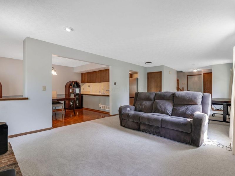 5392 Woodville Court, Columbus, OH 43230 Photo 8