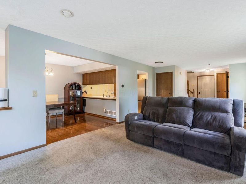 5392 Woodville Court, Columbus, OH 43230 Photo 9