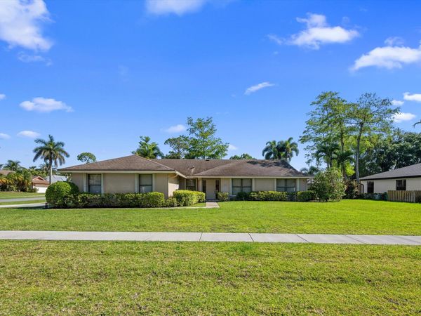 657 Juniper Place, Wellington, FL 33414