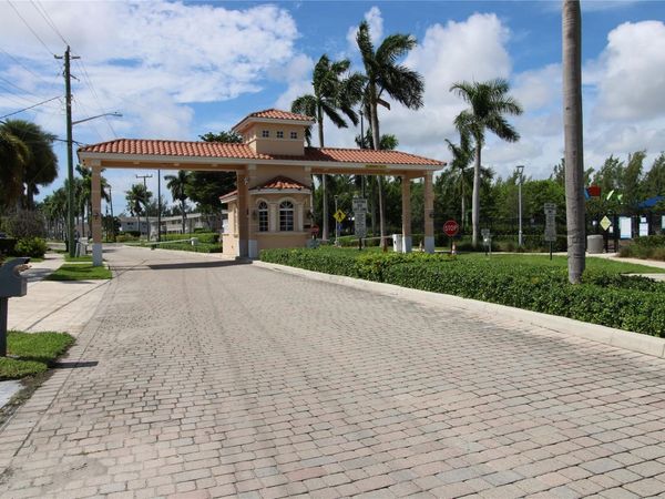 600 Layne Boulevard, Unit 119, Hallandale Beach, FL 33009