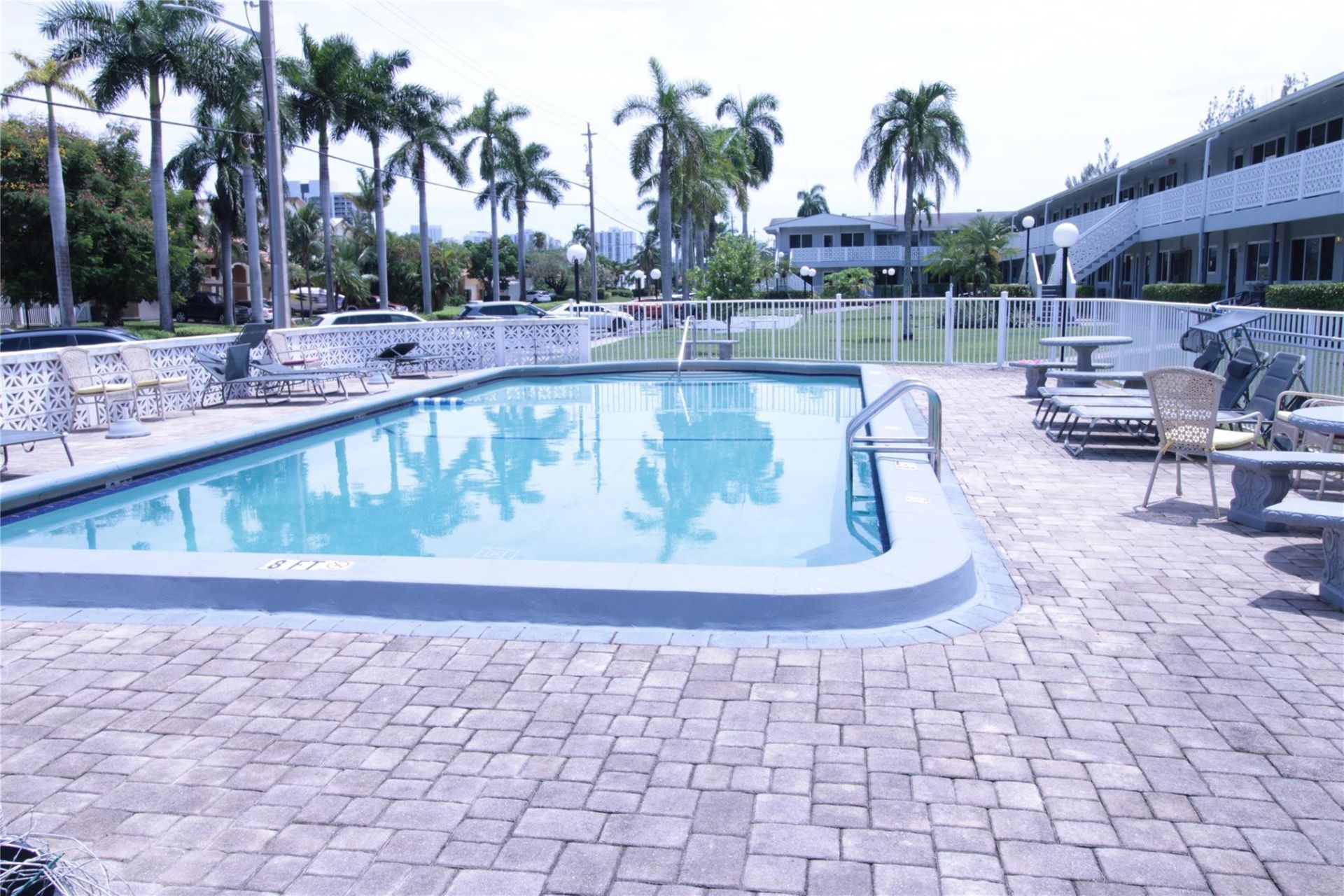 600 Layne Boulevard, Unit 119, Hallandale Beach, FL 33009 Photo