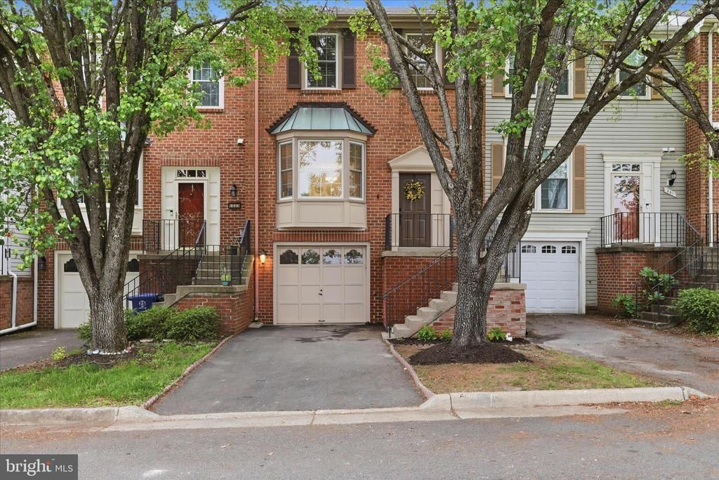 339 Davis Avenue Sw, Leesburg, VA 20175 Main Photo