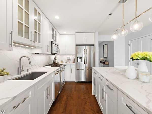 1125 Maxwell Ln, Hoboken, NJ 07030