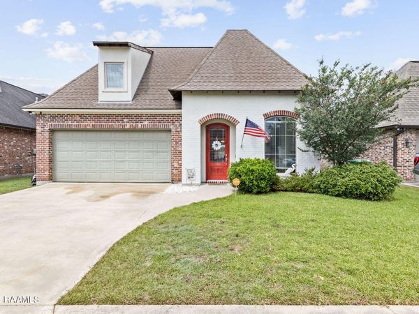 110 Golden Cypress Drive , Youngsville, LA 70592
