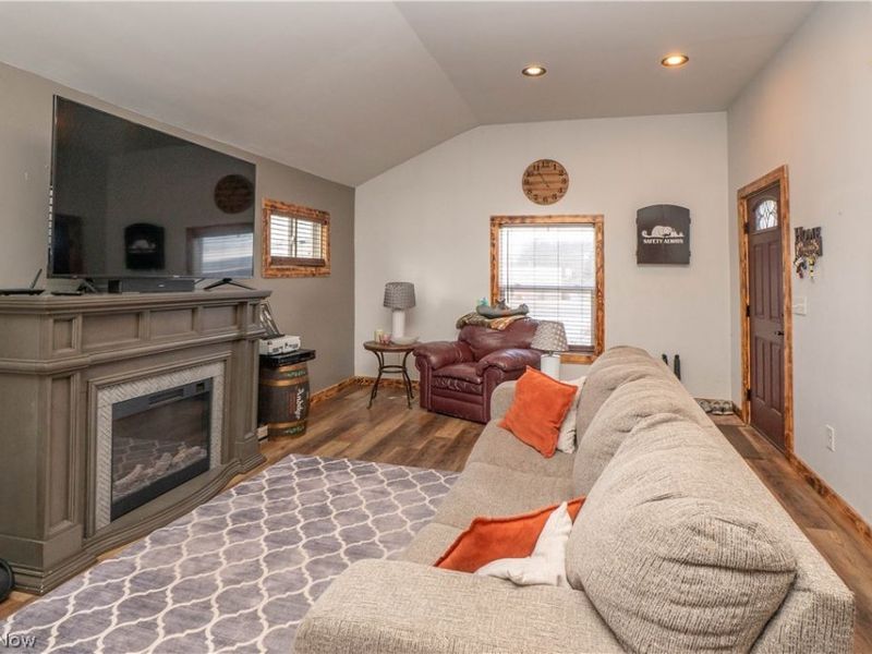 8242-8244 Navarre Road SW, Massillon, OH 44646 Photo 4