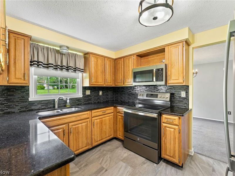 6163 Westington Drive, Canfield, OH 44406 Photo 9
