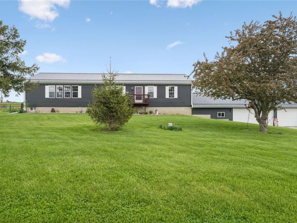 6172 33rd Ave Dr, Shellsburg, IA 52332