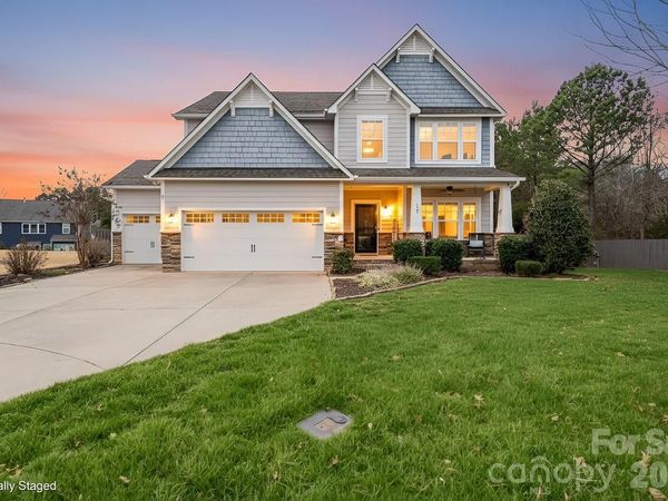 1007 Pine Bark Place, Matthews, NC 28104