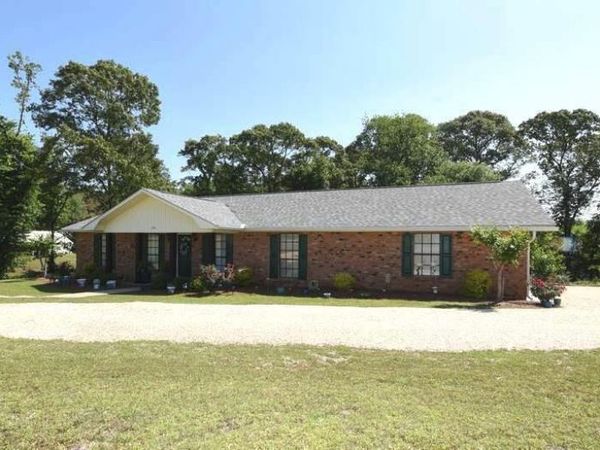 606 Pierce, Columbia, MS 39429