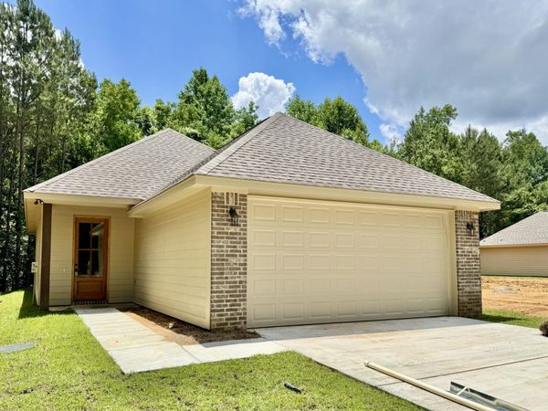 56 Riviera Dr., Hattiesburg, MS 39402