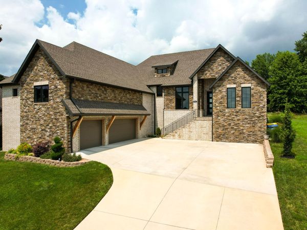 3247 W Bluffview Street , Springfield, MO 65810