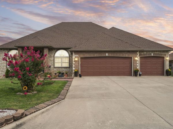 3443 W Hestand Street , Springfield, MO 65803