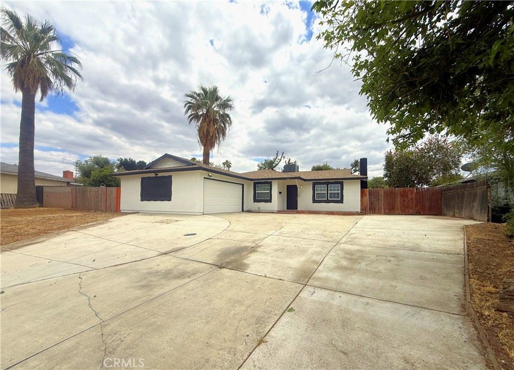 490 Avignon Court, Riverside, CA 92501 Main Photo
