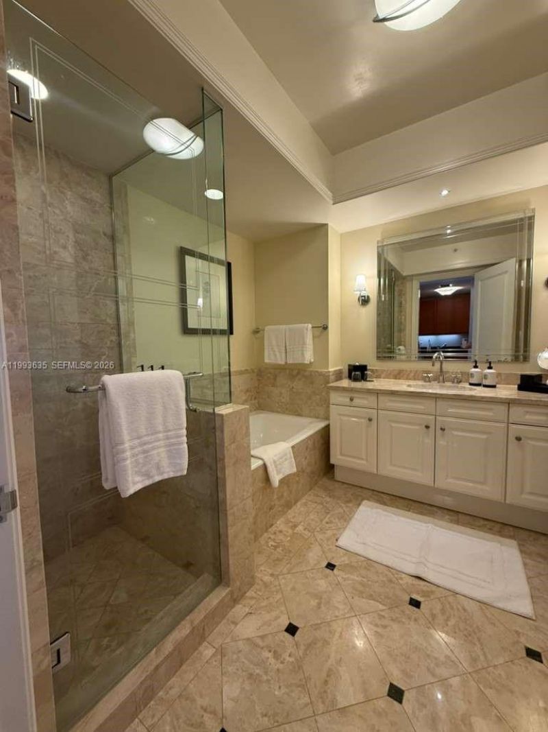 1435 Brickell Ave , Unit 3305, Miami, FL 33131 Photo