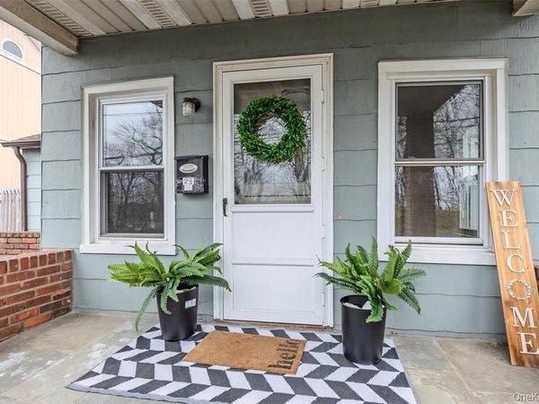 23 Pleasant Avenue , Port Washington, NY 11050