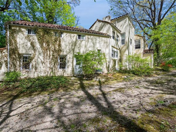 67 The Serpentine , Roslyn Estates, NY 11576